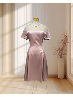 (PRE-LOVED) ราตรีสั้นสีชมพูบ่าซีทรูมีแขนกระโปรงบาน ไซส์ XL