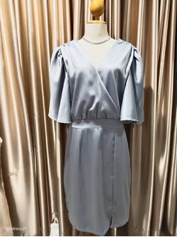 ราตรีสั้นมีแขนคอวี L