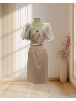 (PRE-LOVED) ราตรีสั้นสีน้ำตาลอ่อน แต่งผ้าแก้วโบว์อกและแขน ไซส์ XL