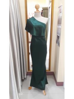 (PRE-LOVED) ราตรียาวสีเขียวผ้าเปเป้ไหล่เบี่ยง(L)