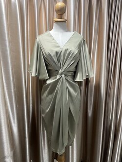 ราตรีสั้นมีแขนขยุ้มเอว สีเขียว (S)