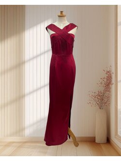 (PRE-LOVED) ราตรียาวสีแดงปาดไหล่ไขว่หน้า (S)