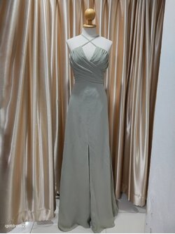 (PRE-LOVED) ชุดราตรียาวชีฟองสายไขว้หน้า สีเขียวอ่อน M