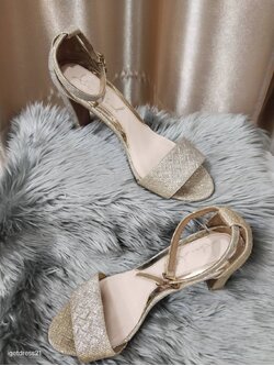 รองเท้าส้นสูงเช่า38