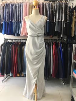 (PRE-LOVED) ราตรียาวสีเงินกลิตเตอร์แขนกุดและสายเดี่ยว(L)