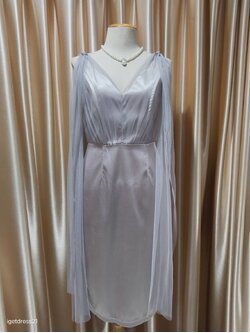 (PRE-LOVED) ชุดราตรีสั้นสีเทา บ่ามุ้ง2ข้างกระโปรงเข้ารูป(S)