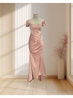 (PRE-LOVED) ราตรียาวสีชมพูนูด ปาดไหล่ แต่งครอเซ็ท กระโปรงจีบเอว ไซส์ S