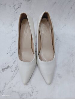 รองเท้าส้นสูงสีเบจ 40