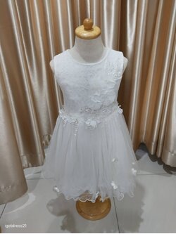 ชุดเด็กสีขาวแขนกุดสีขาวลายลูกไม้