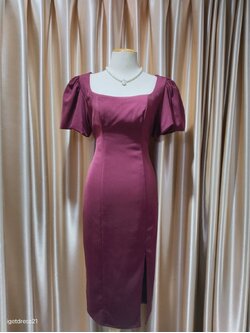 (PRE-LOVED) ราตรีสั้นสีแดงคอกว้างแขนตุ๊กตากป.ผ่าข้างผ้าฮานาโกะ XL