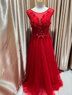 (PRE-LOVED) ราตรียาวแขนกุดดอกซีทรูปักเลื่อม