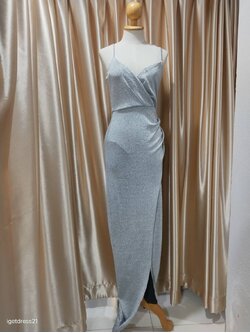 (PRE-LOVED) ชุดราตรียาวสายเดี่ยว สีเทา M