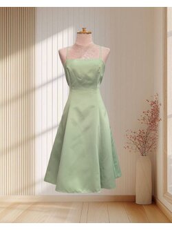 (PRE-LOVED) ราตรีสั้นสีเขียว สายเดี่ยว กระโปรงบาน ไซส์ L