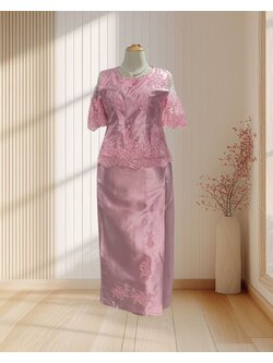 (Pre-Loved) ชุดคุณแม่สีชมพู ผ้าลูกไม้+กระโปรงผ้าไหมเทียมยาว ไซส์ 2Xl