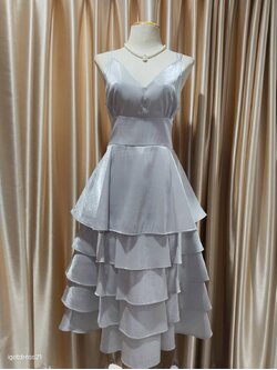 (PRE-LOVED) ชุดราตรีสั้นสีเทาสายคู่กระโปรงชั้น(L)