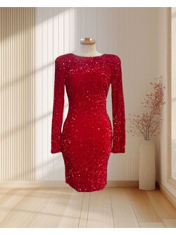 (PRE-LOVED)ราตรีสั้นสีแดง แขนยาวเว้าหลัง งานปักเลื่อมทั้งตัว ไซส์ XS