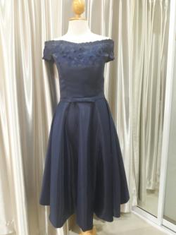 ชุดราตรีสั้นปาดไหล่อกปักผ้าเงาสานหลัง(ฟรีไซส์)