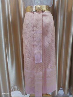 ผ้าถุงลายไทยยาวชมพูจุดแดง