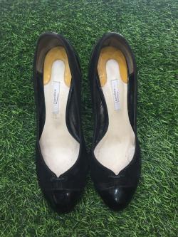 รองเท้าสีดำ