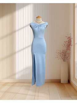 (PRE-LOVED) ราตรียาวสีฟ้า ปาดไหล่ สายไขว้หน้า ผ้ารัดรูป ไซส์ S