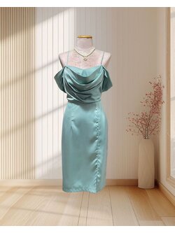 (PRE-LOVED) ราตรีสั้นสีเขียว สายเดี่ยว คอถ่วง ปิดแขน ไซส์ XL