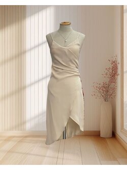 เดรสสั้นสีครีมสายเดี่ยว รัดรูปจีบช่วงเอว ไซส์ XS