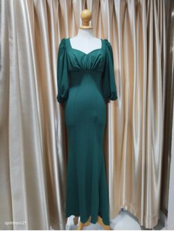 (PRE-LOVED) ชุดราตรียาวสีเขียวเข้มแขนสามส่วน S