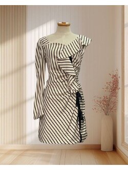 เดรสสั้นสีครีม ลายทาง แขนยาว 1 ข้าง แต่งโบว์ด้านหน้า ไซส์ M