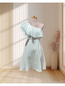 ชุดราตรีแขนระบายกระโปรงบานM