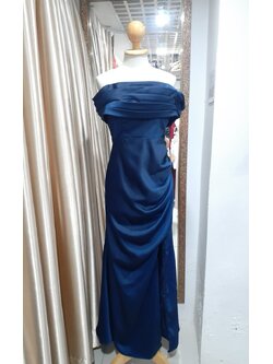 (PRE-LOVED) ชุดราตรียาวสีกรมปาดไหล่จับจับสะโพก L มือ2