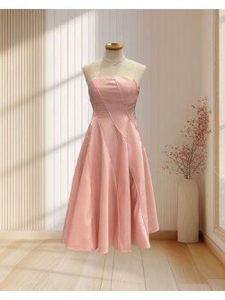 ราตรีสั้นสีชมพู เกาะอก แต่งริ้วทั้งตัว กระโปรงบาน ไซส์ XS