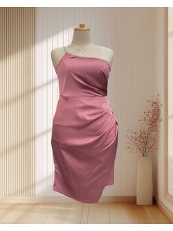 ราตรีสั้นสีชมพู บ่าเฉียงสายเพชร ไซส์ 2XL