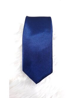 เนคไทสีน้ำเงินผ้าเงาเเบบผูกเอง