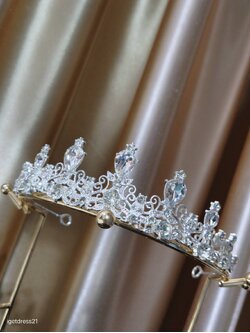 มงกุฎคริสตัลขาวเงิน