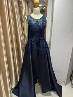 (PRE-LOVED) ราตรียาว สีกรม แขนกุดกระโปรงเจ้าหญิงผ้าหนา M มือ2