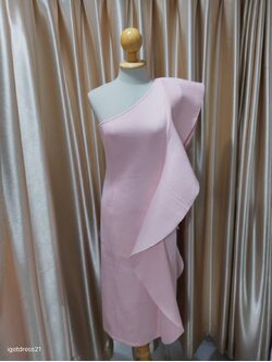 ชุดเดรสออกงานบ่าเฉียงระบายข้าง สีชมพู