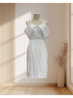 (PRE-LOVED) ราตรีสั้นสีขาว สายเดี่ยวเปิดไหล่ เอวจั้มพ์ ไซส์ L