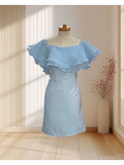 (PRE-LOVED) ราตรีสั้นสีฟ้า เปิดไหล่ แต่งระบายอกผ้าแก้ว ไซส์ M