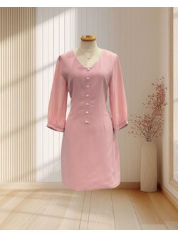 เดรสสั้นสีชมพูกลีบบัว แขนยาวผ้าชีฟอง แต่งกระดุมด้านหน้า งานป้าย Bonnes Ventes ไซส์ L