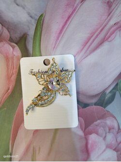 เข็มกลัดดอกไม้