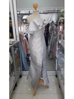 ราตรียาวสีเทาไหล่เฉียงระบาย (M)