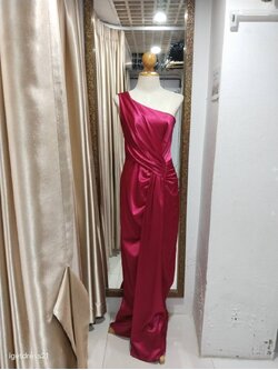 ชุดราตรียาวสีบานเย็นขยุ้มเอวบ่าเดี่ยว (M)