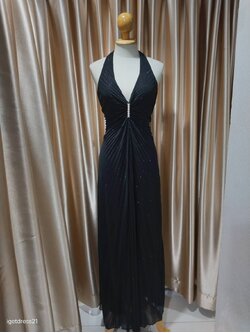 (PRE-LOVED) ชุดราตรียาวคล้องคอสีดำ M