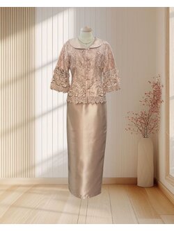 (PRE-LOVED) ชุดแม่เจ้าสาวปกคอบัวเสื้อลูกไม้+กระโปรงผ้าไหม ชมพู ไซส์ M