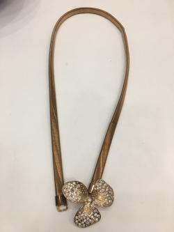 เข็มขัดสีทอง ดอกไม้