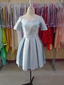 (PRE-LOVED) ราตรีสั้นผ้าหนาไหล่ปาดสีเทาฟ้า ( M )