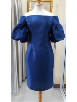 ชุดราตรีสั้นสีน้ำเงินเปิดบ่าเเขนพอง (M)