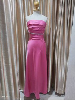 ราตรียาวเกาะอกสีชมพูแต่งเพชรที่เอว S