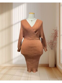 (PRE-LOVED) เดรสสั้นสีน้ำตาล งานไหมพรม แขนยาว คอแหวกป้าย ไซส์ 2XL