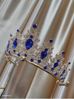 มงกุฏคริสตัลสีน้ำเงิน